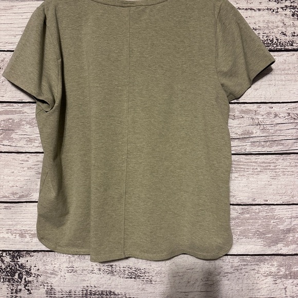 Chico’s zenergy Sage Green V-Neck Pocket Tee Size 3 (US 16–18) - Picture 5 of 5